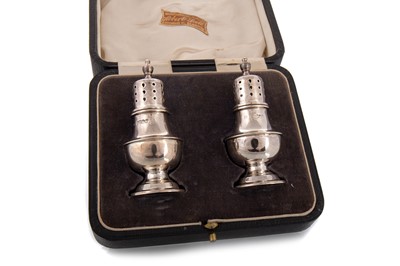 Lot 32 - PAIR OF GEORGE V SILVER PEPPERETTES