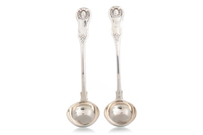 Lot 38 - PAIR OF GEORGE IV SILVER SHELL & THREAD PATTERN TODDY LADLES
