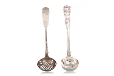 Lot 39 - VICTORIAN SHELL & THREAD PATTERN TODDY LADLE