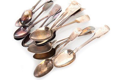 Lot 50 - COLLECTION OF SEVENTEEN SILVER TEASPOONS