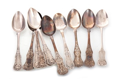 Lot 54 - COLLECTION OF SILVER SINGLE STRUCK KINGS PATTERN TEASPOONS