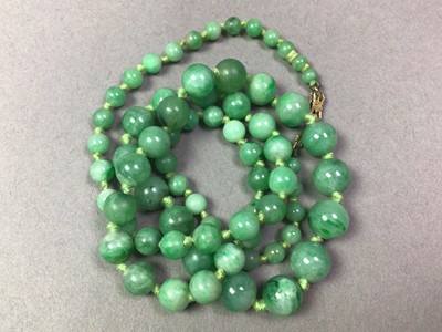 Lot 424 - JADE BEAD NECKLACE