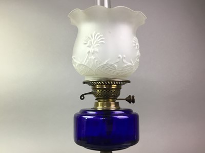 Lot 463 - VICTORIAN OIL LAMP