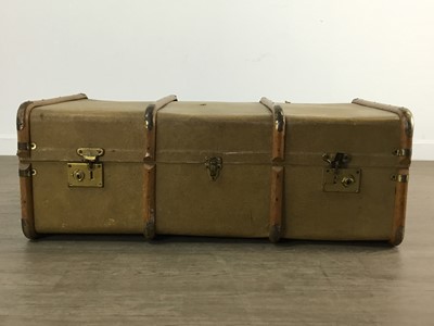 Lot 504 - VINTAGE TRAVEL TRUNK