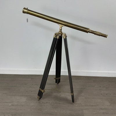 Lot 514 - BRASS SINGLE DRAW TELESCOPE