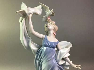 Lot 531 - LLADRO FIGURE