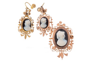 Lot 544 - CAMEO BROOCH AND EARRINGS
