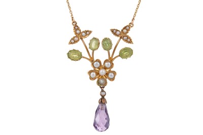Lot 553 - EDWARDIAN  PERIDOT, PEARL AND AMETHYST 'SUFFRAGETTE' NECKLACE