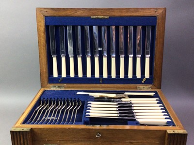 Lot 4 - OAK CANTEEN OF CUTLERY