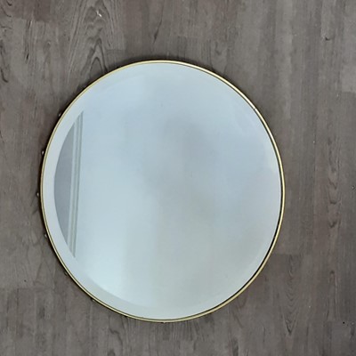 Lot 105 - CIRCULAR BEVELLED WALL MIRROR