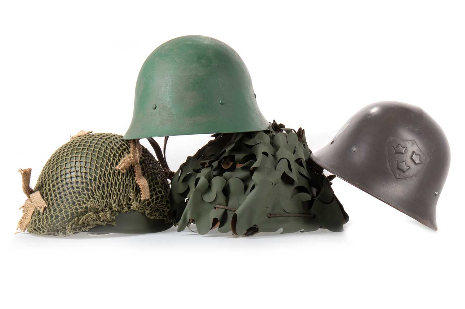 Lot 77 - SWEDISH M21-TYPE HELMET