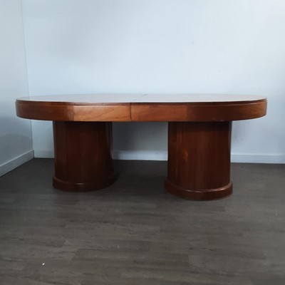 Lot 785 - OAK PEDESTAL DINING TABLE OF ART DECO DESIGN