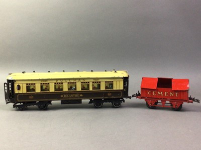 Lot 164 - HORNBY TINPLATE CLOCKWORK TRAIN SET