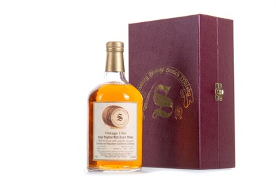 Lot 391 - MACALLAN-GLENLIVET 1966 30 YEAR OLD SIGNATORY