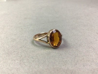 Lot 289 - NINE CARAT GOLD GEM SET DRESS RING