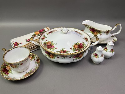 Lot 426 - ROYAL ALBERT PART TEA AND DINNER SERVICE