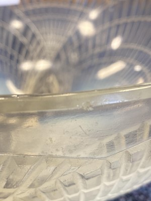 Lot 274 - RENE LALIQUE, 'COQUILLES' PATTERN OPALESCENT GLASS BOWL