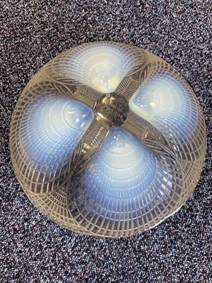 Lot 274 - RENE LALIQUE, 'COQUILLES' PATTERN OPALESCENT GLASS BOWL