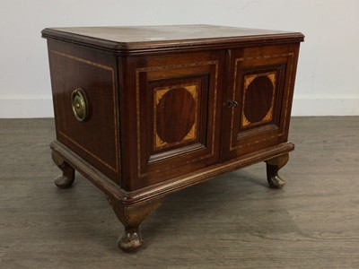 Lot 419 - EDWARDIAN MAHOGANY CANTEEN