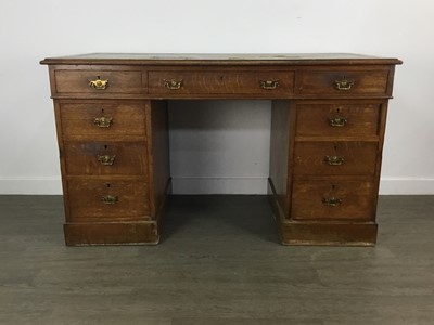 Lot 444 - LATE VICTORIAN OAK KNEEHOLE DESK