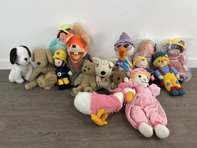 Lot 468 - GROUP OF KNITTED TOYS