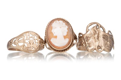 Lot 590 - CAMEO DRESS RING