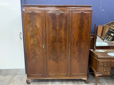 Lot 503 - MAHOGNAY BEDROOM SUITE