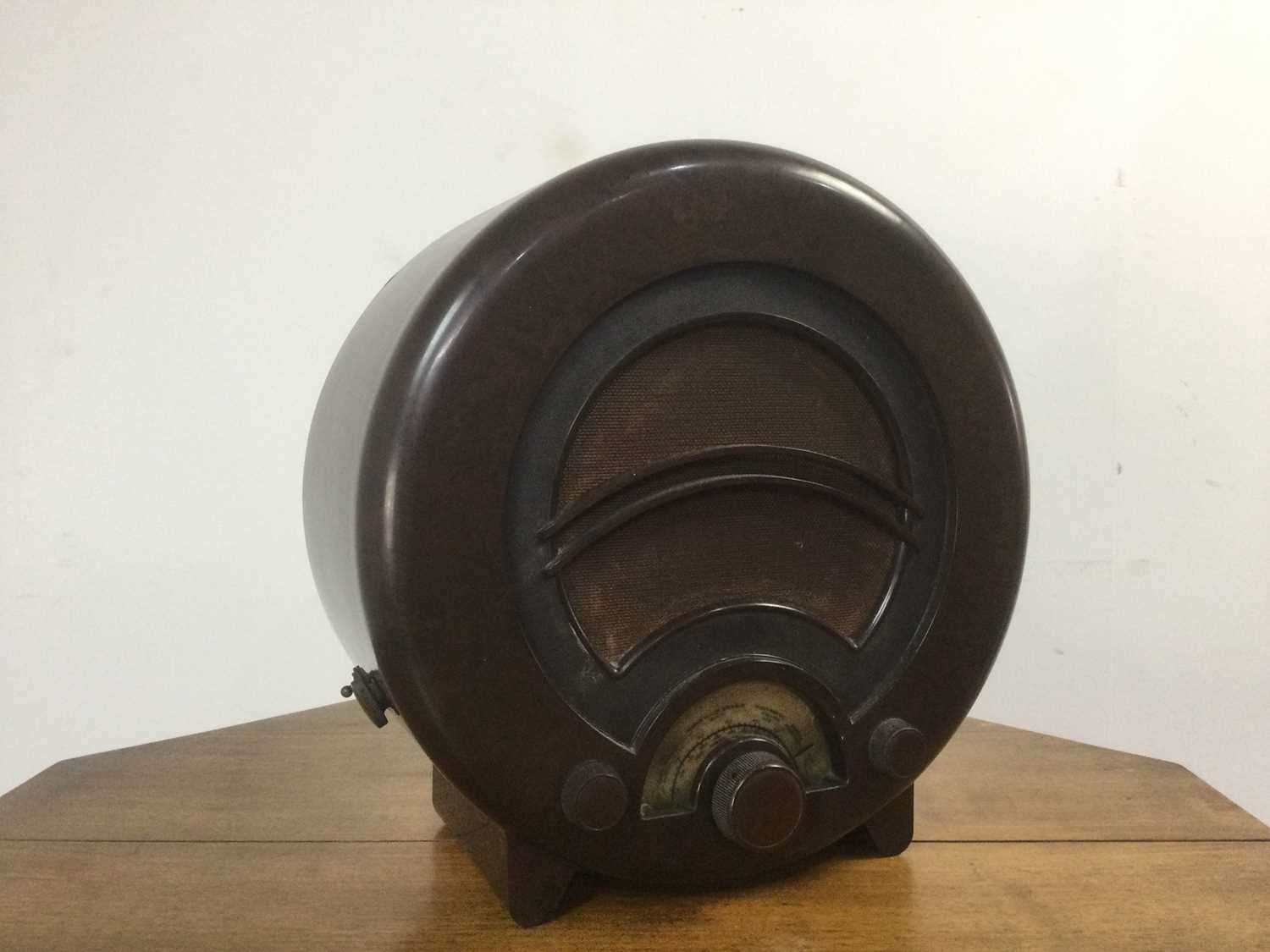 Lot 277 - EKCO (E. K. COLE LTD.), ART DECO RADIO