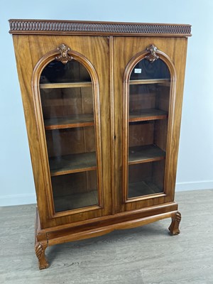 Lot 609 - MAHOGANY REPRODUCTION CABINET BOOKCASE