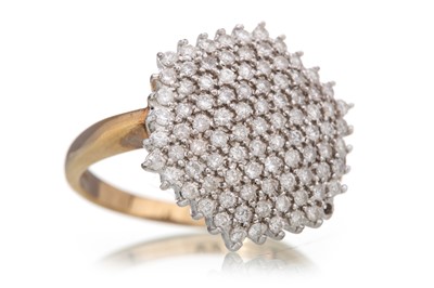 Lot 1111 - DIAMOND CLUSTER RING