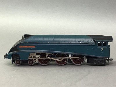 Lot 130 - HORNBY TRAIN SET