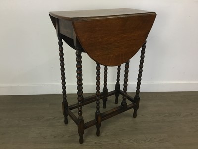 Lot 126 - OAK GATELEG OCCASIONAL TABLE AND A WALL MIRROR