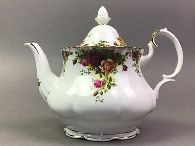 Lot 131 - ROYAL ALBERT 'OLD COUNTRY ROSES' PART TEA AND DINNER SET