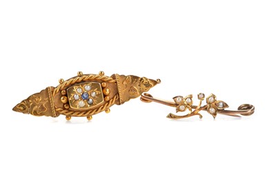 Lot 439 - TWO BAR BROOCHES