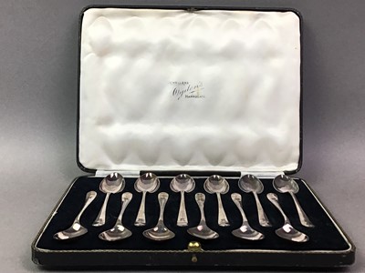 Lot 142 - SET OF TWELVE GEORGE V SILVER TEASPOONS