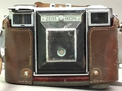 Lot 182 - VINTAGE ZEISS IKON SLR CAMERA