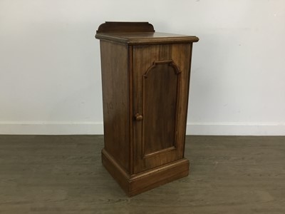 Lot 53 - VICTORIAN MAHOGANY POT CUPBOARD