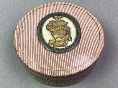 Lot 260 - LACQUERED CIRCULAR PATCH BOX