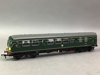 Lot 1044 - MODEL RAILWAY, GROUP OF LOCOMOTIVES AND COACHES