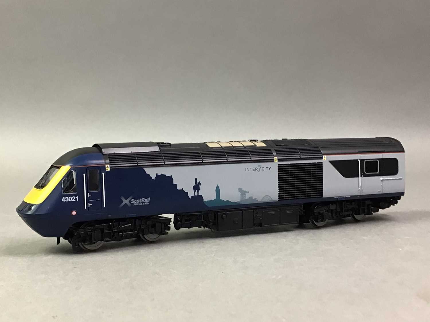 Lot 1055 - MODEL RAILWAY, HORNBY SCOTRAIL INTER7CITY SET