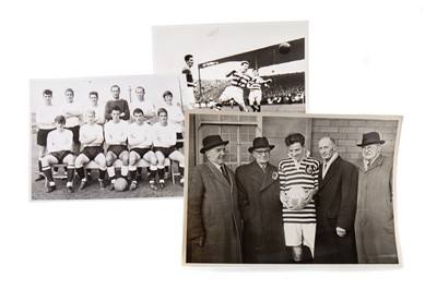 Lot 76 - MAX MURRAY OF QUEEN'S PARK F.C., TEAM PHOTOGRAPH