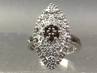 Lot 431 - DIAMOND DRESS RING