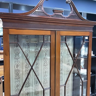 Lot 467 - EDWARDIAN MAHOGANY DISPLAY CABINET