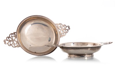Lot 111 - PAIR OF GEORGE V SILVER SWEETMEAT DISHES