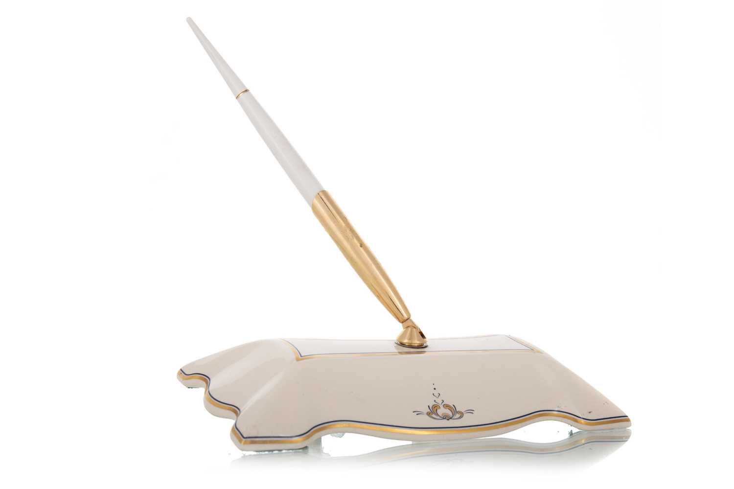 Lot 114 - ROYAL DOULTON FOR SHEAFFER, DIP PEN DESK SET