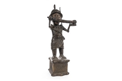 Lot 132 - BENIN BRONZE FIGURE