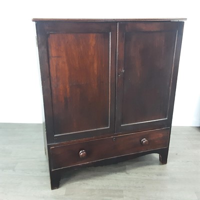 Lot 362 - MAHOGANY LINEN PRESS