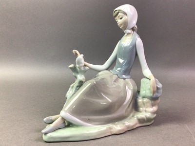 Lot 539 - LLADRO FIGURE