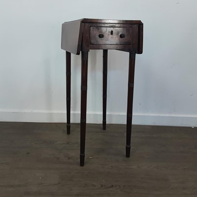 Lot 865 - GEORGE III MAHOGANY DROP LEAF OCCASIONAL TABLE