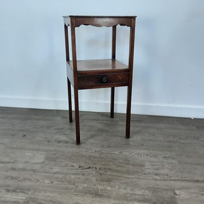 Lot 384 - GEORGIAN MAHOGANY WASHSTAND